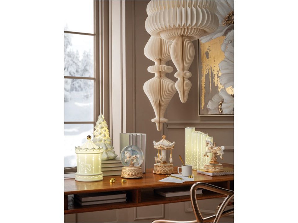 Giostra con carillon e movimento