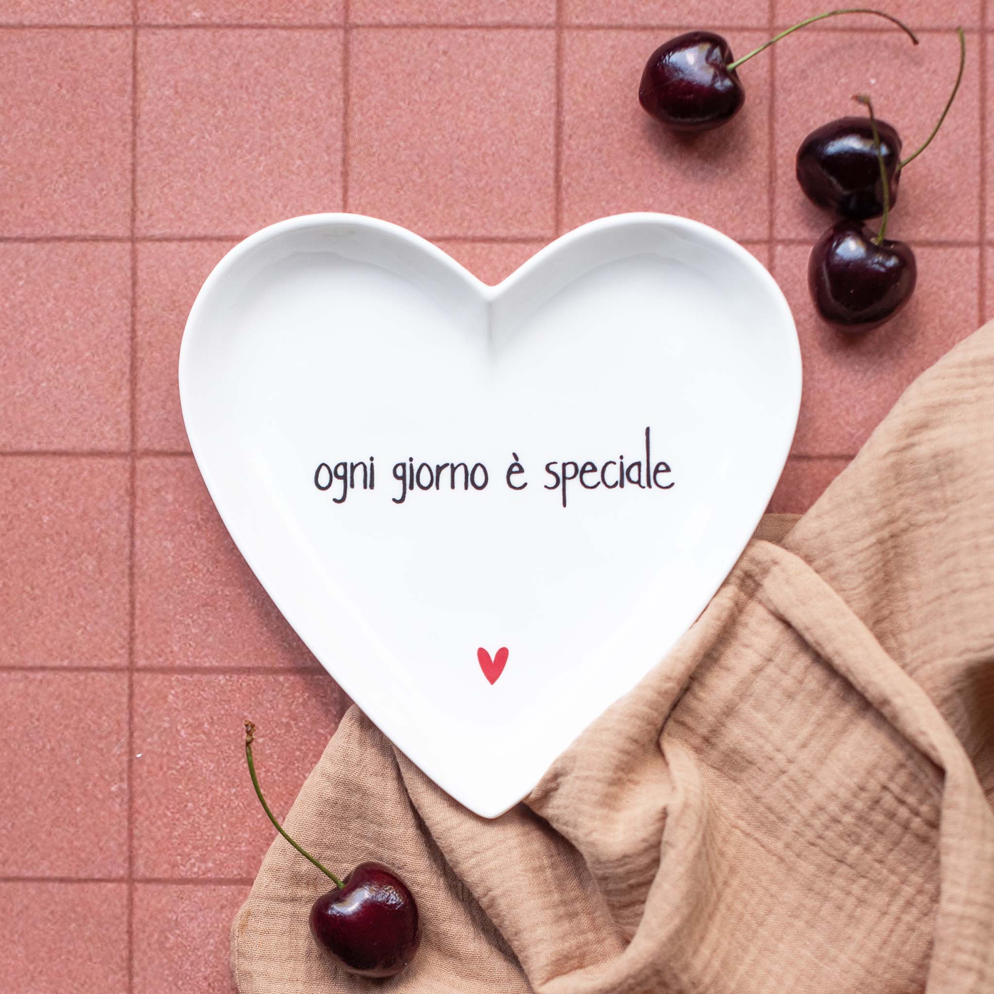 Set 2 Piatti cuore Ogni giorno è speciale
