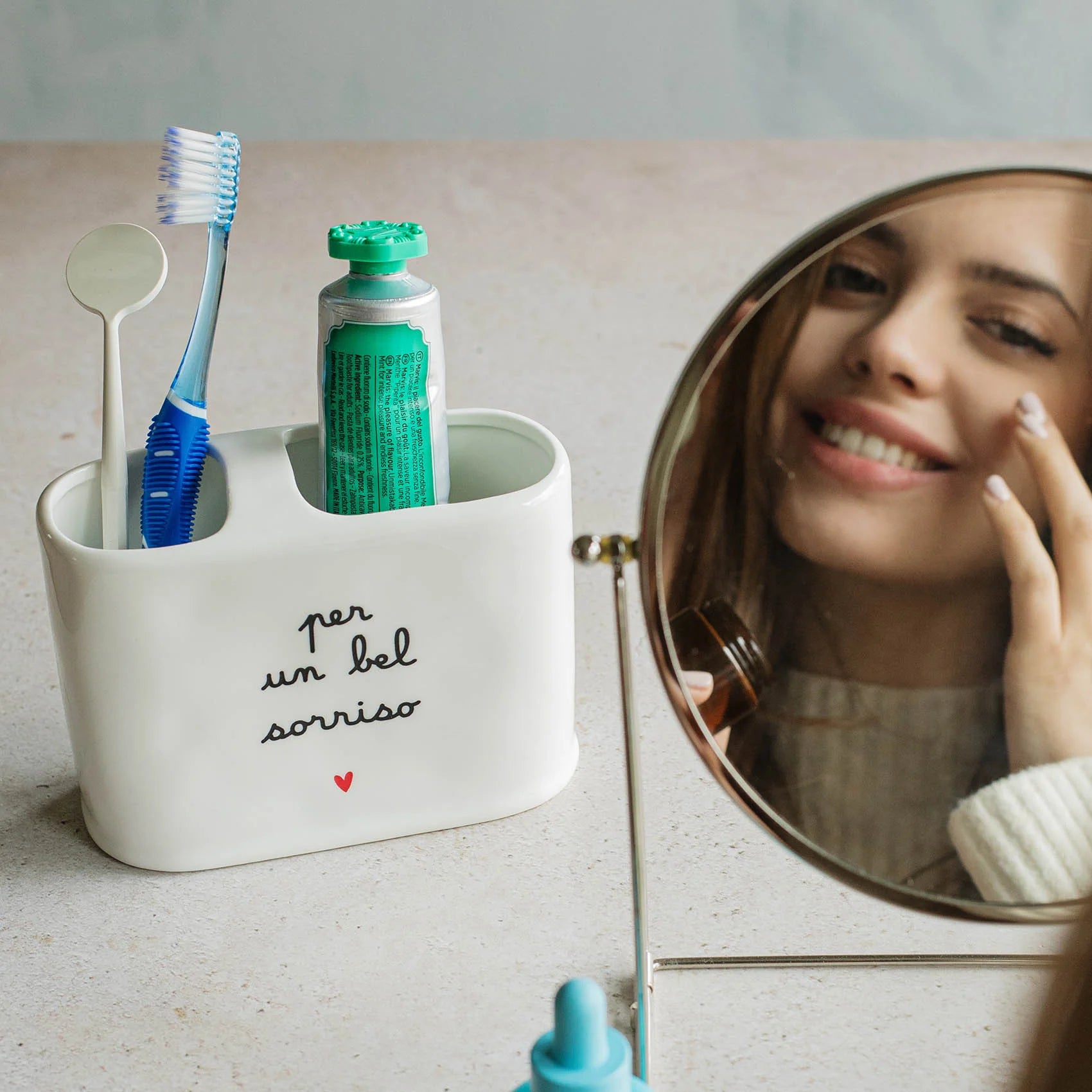 PORTASPAZZOLINO PER UN BEL SORRISO